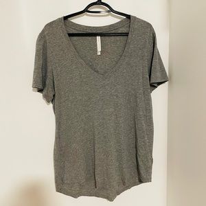 Babaton - Foundation V-Neck T Shirt